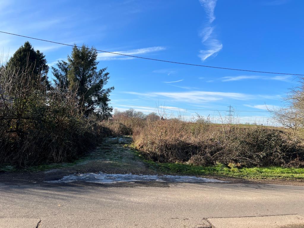 Lot: 122 - FREEHOLD SITE WITH PLANNING - Land Adjacent Bridge Cottages West Wellow Hampshire front picture